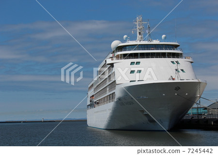 Luxury cruise ship Silver · Shadow Luxury cruise ship Silver · Shadow 7245442