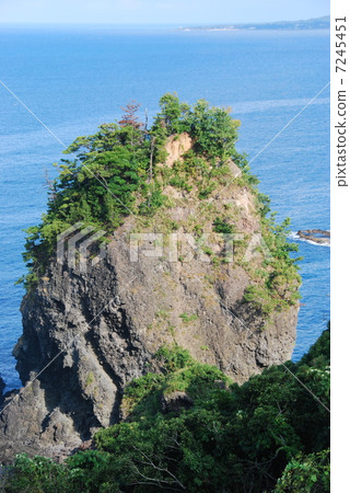 National Monument Noto Kongo and Ganmon Takanosu Rock [Vertical] 7245451