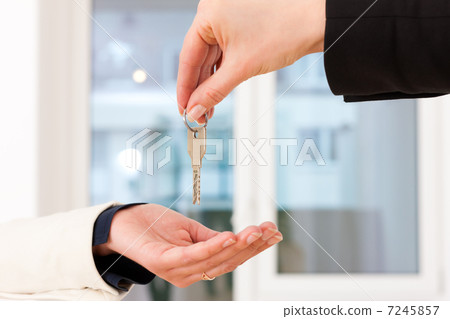 Young realtor is with keys in an apartment 7245857