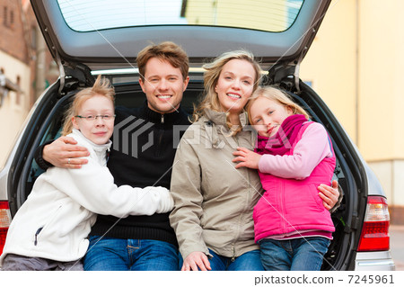 Family on a car trip sitting in the back 7245961