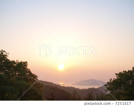 Sunrise in Setouchi (cattle window) Sunrise in Setouchi (cattle window) 7251817