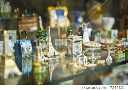 Paris show window 7252831