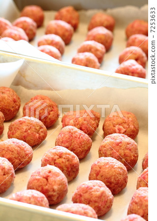 手工製作的肉丸 7253633
