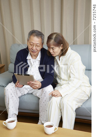 Senior in the living room Senior in the living room 7255748