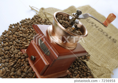 Coffee beans and mills 7256958