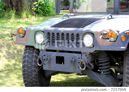 Camouflage military vehicle 7257009