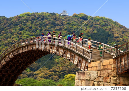 Kintai Bridge, Iwakuni Castle and Daimyo Procession [Kimono] 7257308