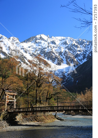 Kamikochi的Kappa Bridge和Hotakae 7257393