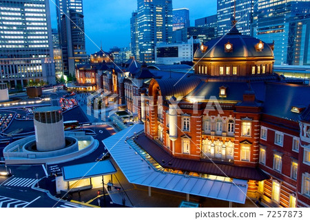 東京站包裹在夜晚 7257873