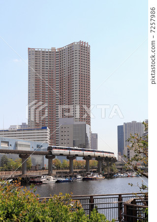 在芝浦島上運行的單軌列車 7257986