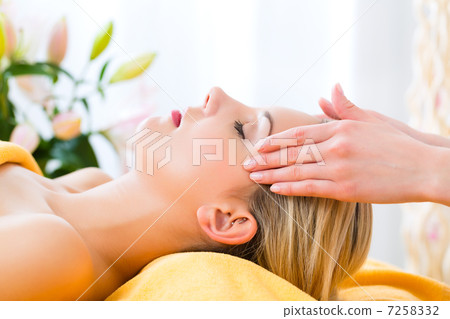 Wellness - woman getting head massage in Spa Wellness - woman getting head massage in Spa 7258332