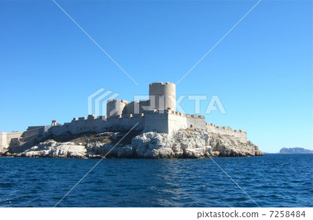 Island of France and the blue sea of Marseille Island of France and the blue sea of Marseille 7258484