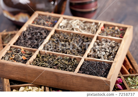 assortment of dry tea 7258737