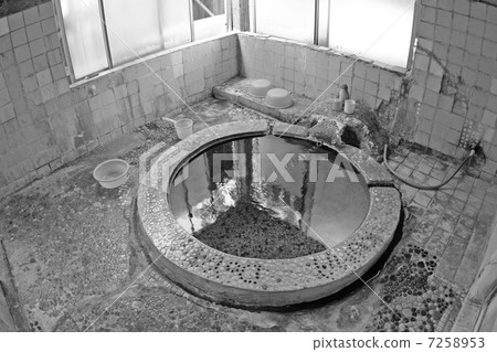 Hot spring - 10 7258953