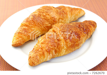 Delicious croissant 7262670
