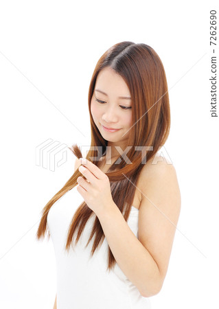 Girls looking at their tips 7262690