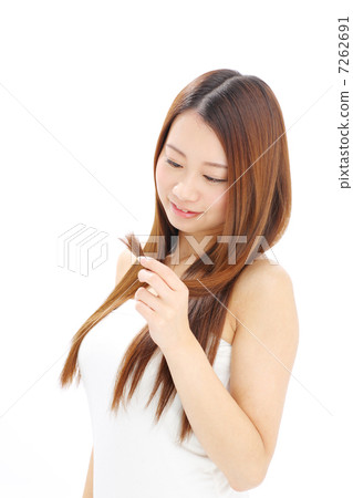 Girls looking at their tips 7262691