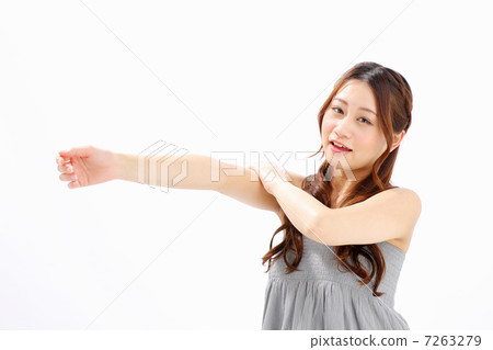 Girls touching their lower arms 7263279