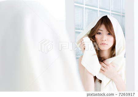 照鏡子的女人 照鏡子的女人 7263917