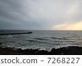 Horizontal line of the Japan Sea 7268227