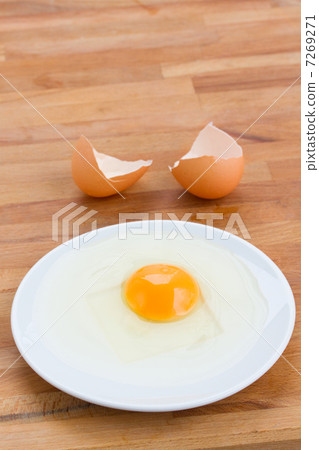 cooking egg 7269271