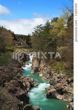 Suiri河在早春 7269389