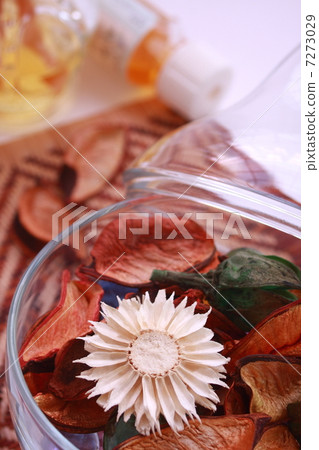 Potpourri and essential oil 7273029