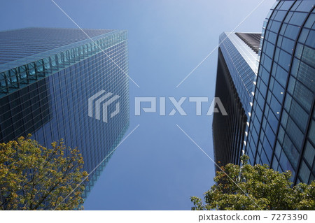 Looking up at the building building Looking up at the building building 7273390