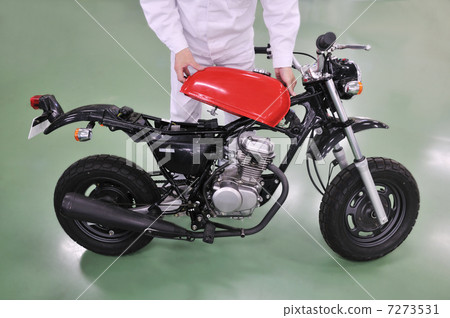 Repair of motorcycle 7273531