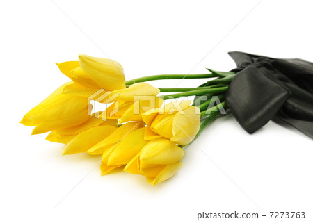 bouquet of yellow flowers 7273763