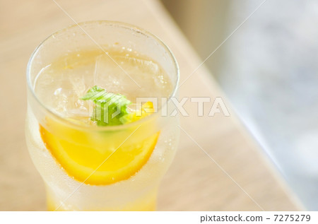 Orange soda 7275279