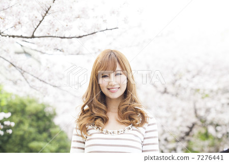 Brown hair lady's portrait (outdoor) Brown hair lady's portrait (outdoor) 7276441