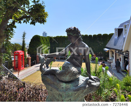 The mermaid statue of the scales of the Kobe Honkan (Hyogo kobe city) The mermaid statue of the scales of the Kobe Honkan (Hyogo kobe city) 7278446