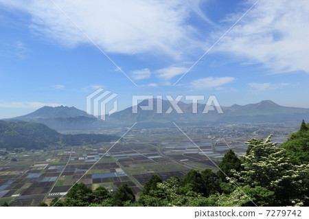 Mt. Aso in early summer 7279742