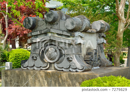 在Tatebayashi·Ryozenji寺廟屋頂瓦片走動 在Tatebayashi·Ryozenji寺廟屋頂瓦片走動 7279829