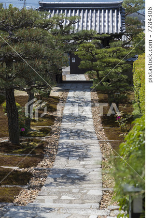 Cobbled stone pavement of Shinkoji Temple 7284306