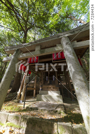 Inari Shrine of Akayama Zenin 7284434