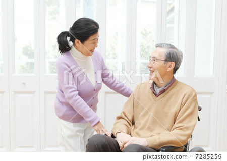 A couple using a wheelchair 7285259