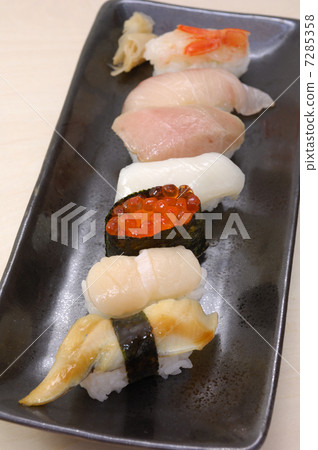 各種各樣的美味少數壽司 7285358