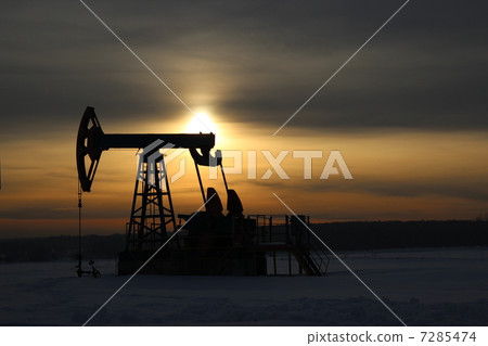 Oil production. Oil pumps at sunset 7285474