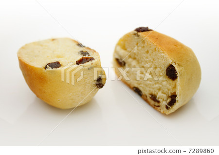 Handmade raisin bread 7289860