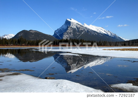 Mt. Rundle在冬天 Mt. Rundle在冬天 7292187