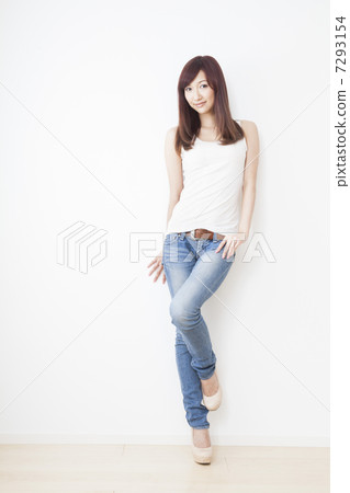 穿牛仔褲的女人 穿牛仔褲的女人 7293154