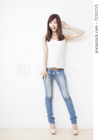 穿牛仔褲的女人 穿牛仔褲的女人 7293155
