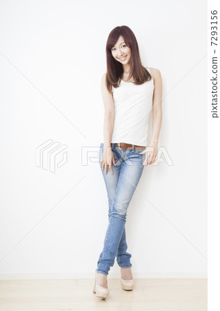 穿牛仔褲的女人 穿牛仔褲的女人 7293156