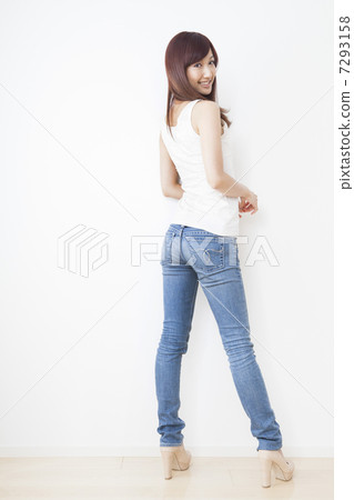 穿牛仔褲的女人 穿牛仔褲的女人 7293158