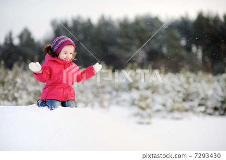 Little girl having fun at winter Little girl having fun at winter 7293430