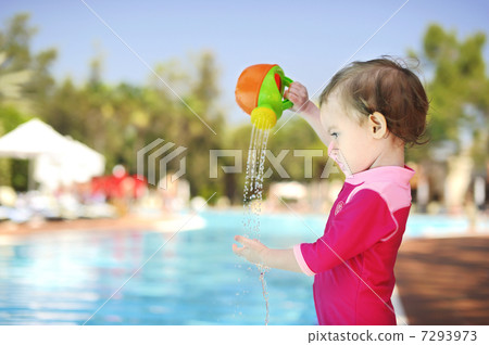 Cute girl playing in swimming pool Cute girl playing in swimming pool 7293973