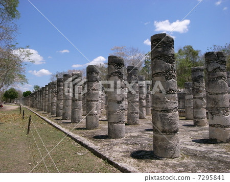 Palenque ruins Senbon pillar corridor 7295841