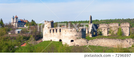 Ancient fortress ruins Ancient fortress ruins 7296897